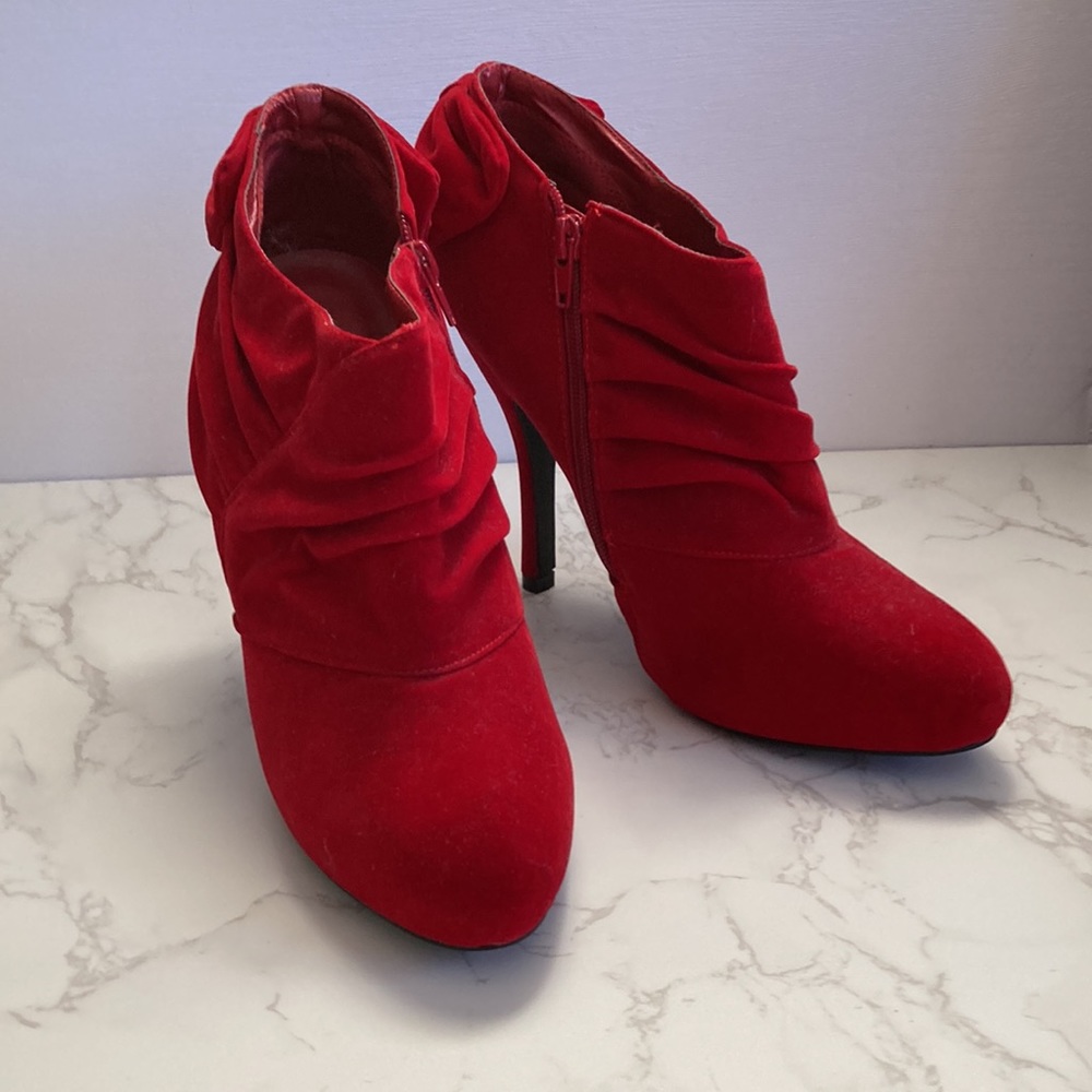 Shi by Journeys Red Stiletto Bootie size 10